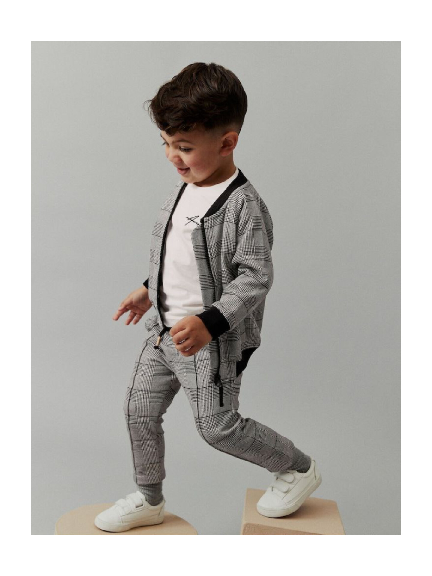 ست سه تیکه تیشرت و سوییشرت شلوار چهارخانه