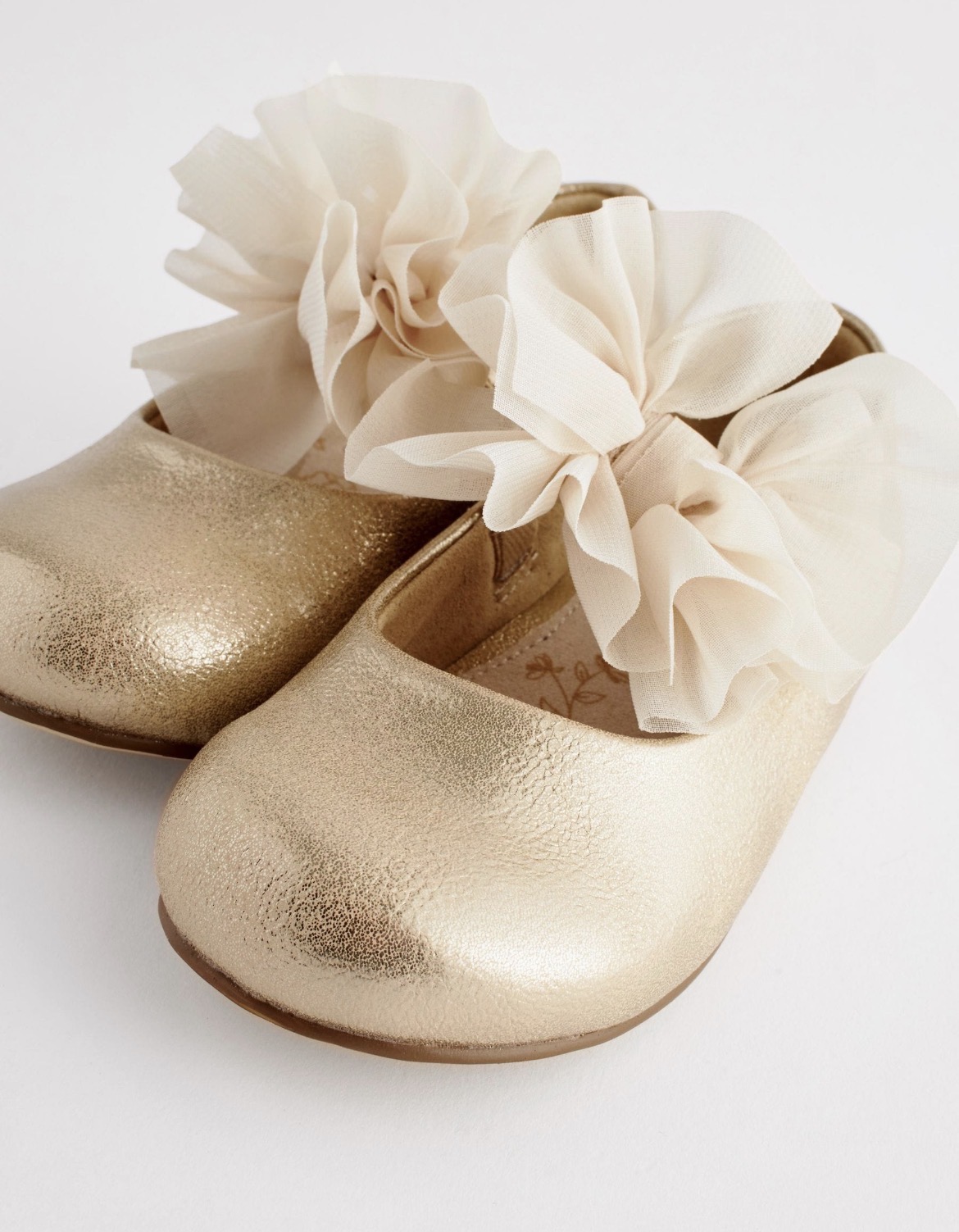 کفش طلایی پاپیون تور