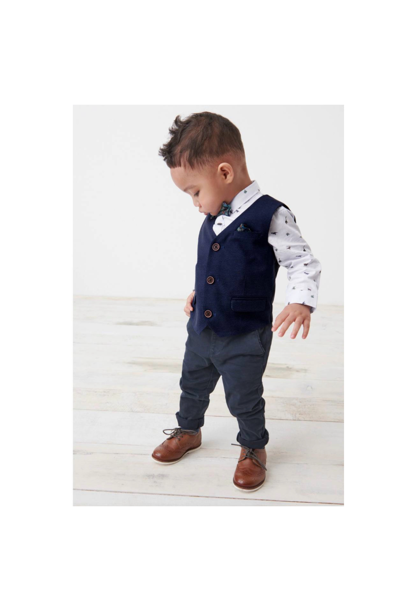 ست پیراهن و شلوار، جلیقه و پاپیون